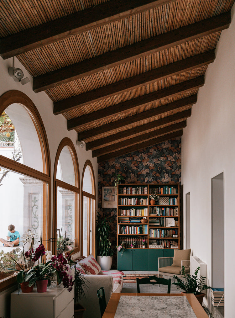 moody floral wallpaper