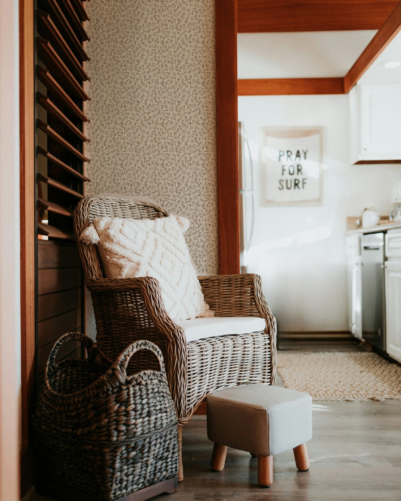 beige wallpaper, cream colored wallpaper, subtle wallpaper, simple wallpaper byHoepatHome